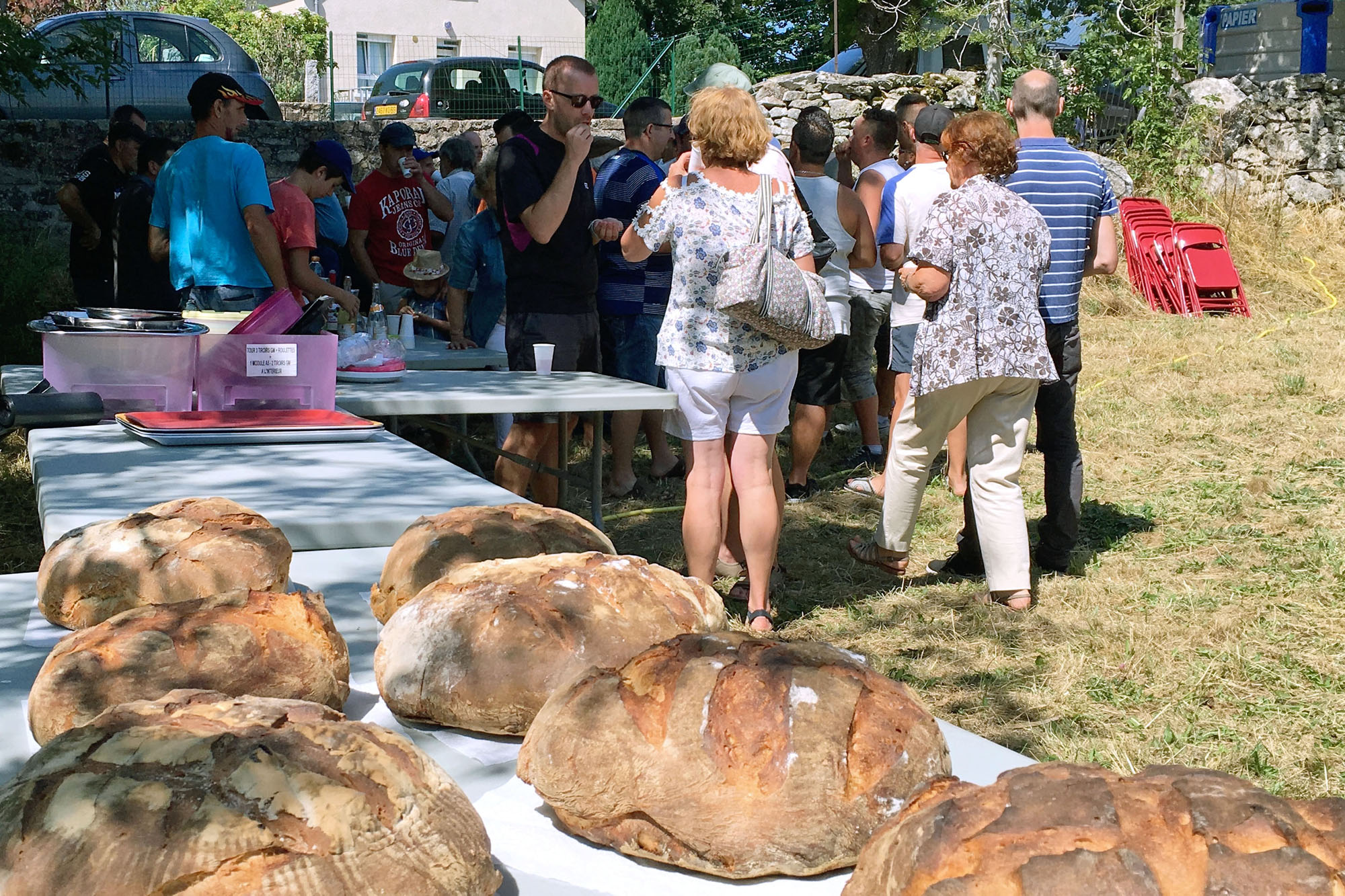 La ronde des miches…

de pain, c’est déroulé durant cette période estivale dans différents villages.